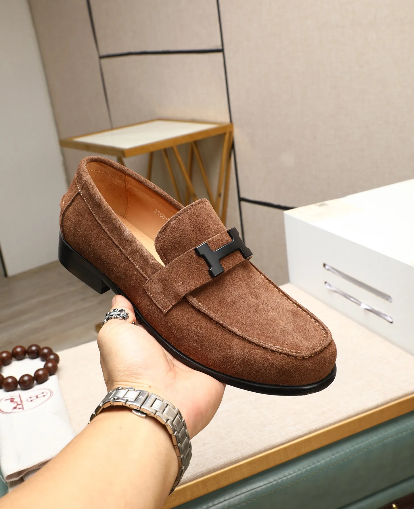 Men's shoes 💰620 Original quality Brand: Hermès Standard code: Men's code: 39.40.41.42.43.44 (38.45. Customized) Grade: Same style as the official website Original quality Material: Original cowhide Original breathable cowhide lining Original outsole Style category: Men's fashionable casual leather shoes Color: Actual picture